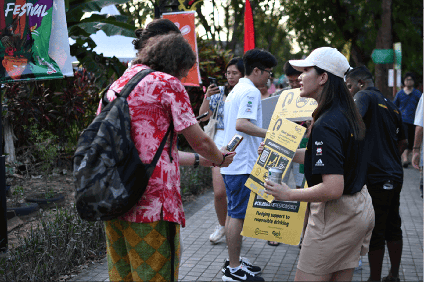 Consumers at the Rainforest World Music Festival pledging support to #CELEBRATERESPONSIBLY via our digitalised IG filter and were given the opportunity to sample Somersby Apple 0.0.