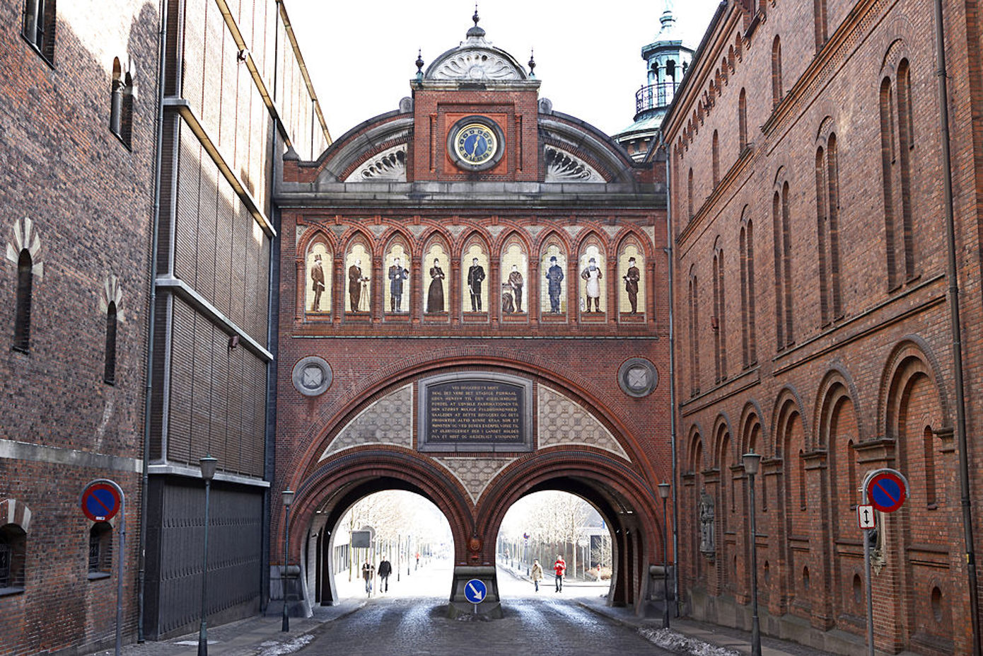 The Dipylon Gate at Carlsberg HQ with J.C. Jacobsen's Golden Words